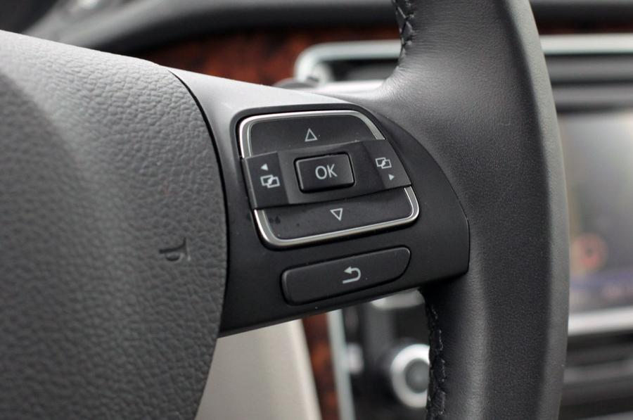  Volkswagen Passat 2.5L SEL Premium 2012 года  (фото 18 из 36)